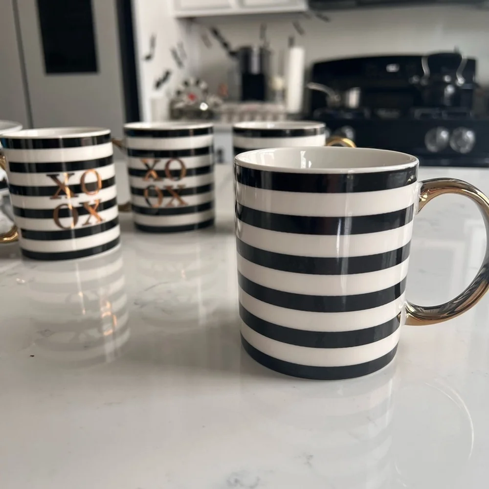 XOXO Black & White Striped Mug - Picture 4 of 4